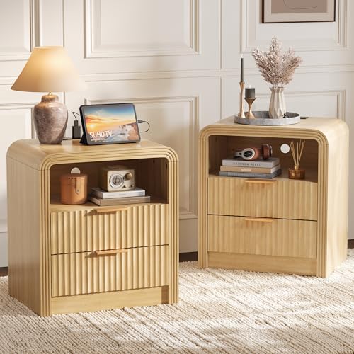 Decofy Fluted Nightstand with Charging Station, Set of 2, 19.7'' End Table with USB & Type-C Ports, 2 Drawers & Open Shelf, Curved Profile Design, Modern Wood Bedside Table for Bedroom (Natural Oak)